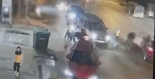 Feci Kaza Anı Kameraya Böyle Yansıdı! Başını Asfalta Çarpıp...